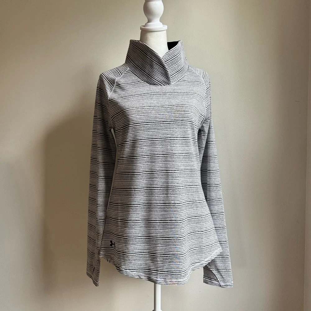 Under Armour Zinger Women's Pullover Wrap‎ Neck Long Sleeve Shirt Size Small